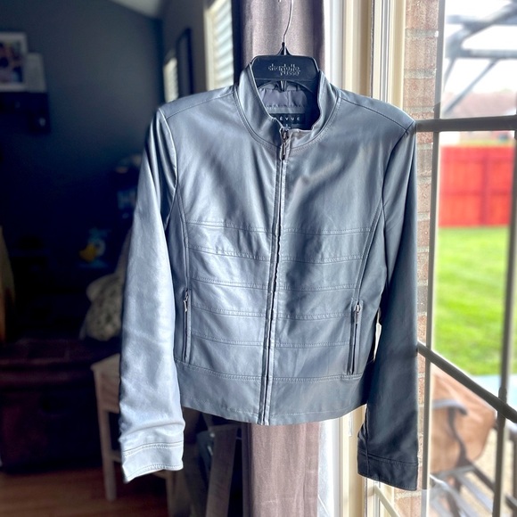 ⬇️ Revue Gray Leather Jacket NWOT - Picture 3 of 7